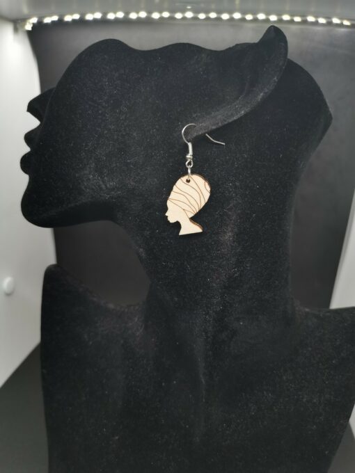 Boucle d'oreille africaine beige en bois