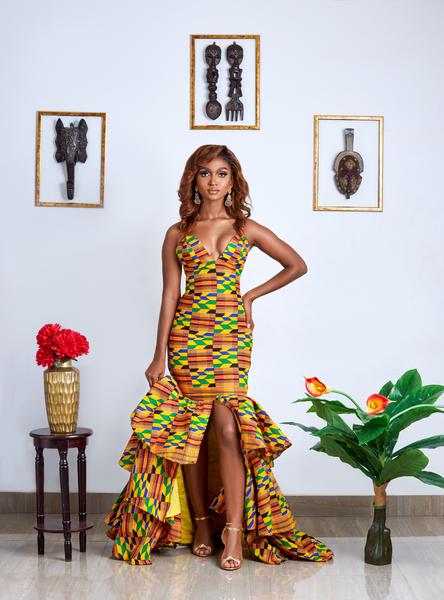 Poupée noire Makeda - Robe fleurie marron - Africabaie.com